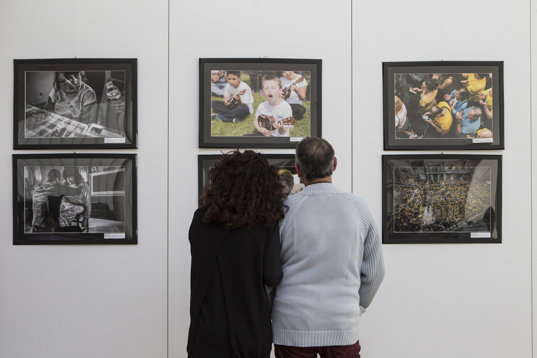 L’exposició «Catorze mirades a dotze mesos», a la biblioteca Carles Rahola de Girona